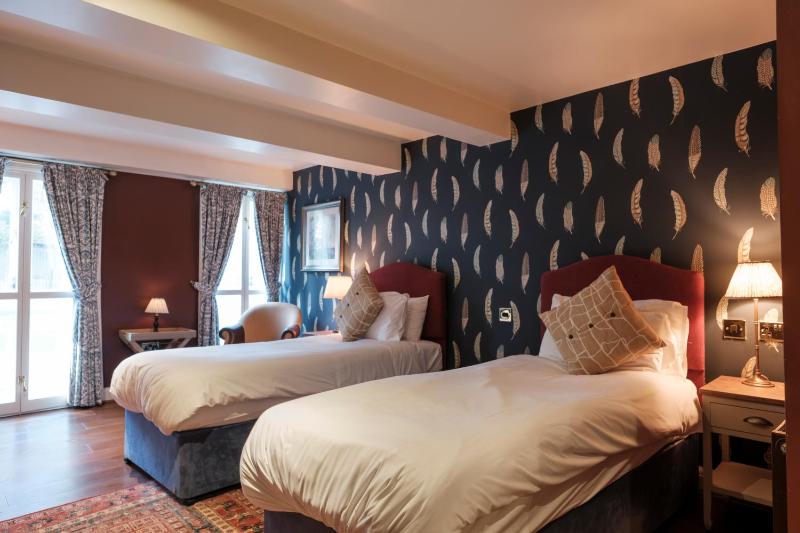 Twin Room image 3