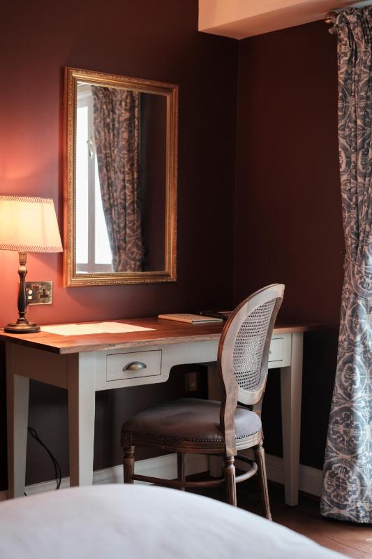 Twin Room image 4
