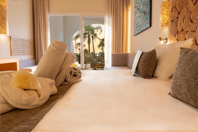 Deluxe Double Room image 2