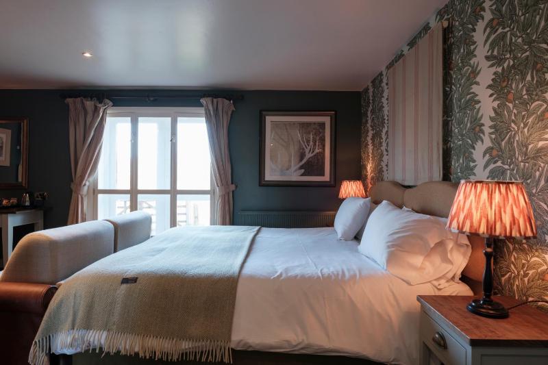 Superior Double Room image 3