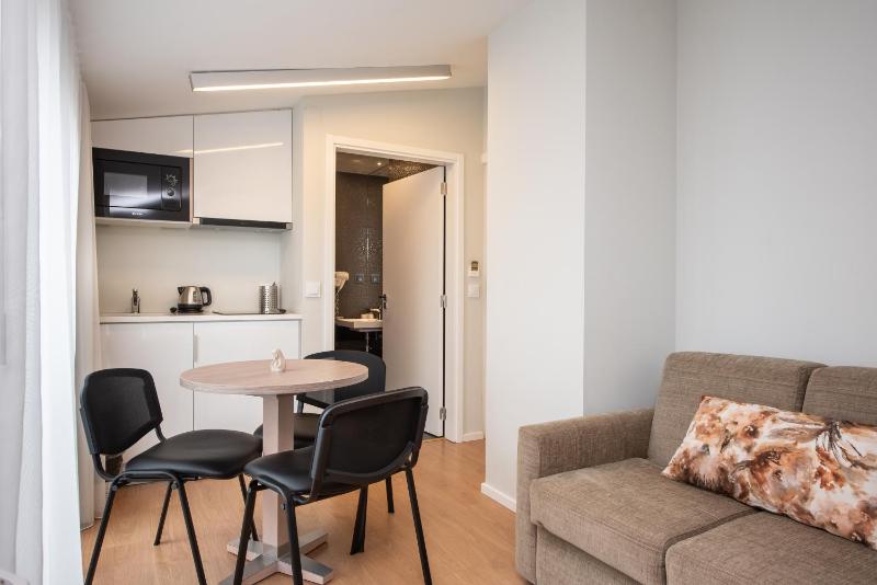 Studio Apartment image 3
