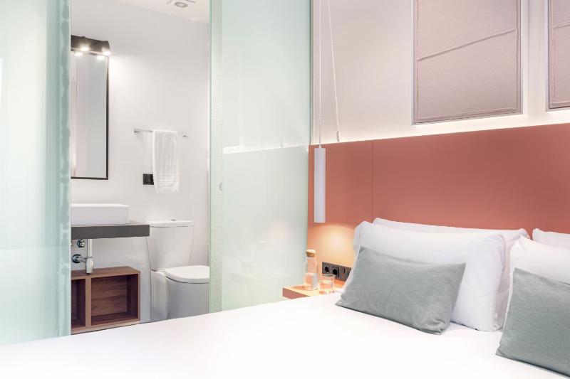 Superior Double Room image 3