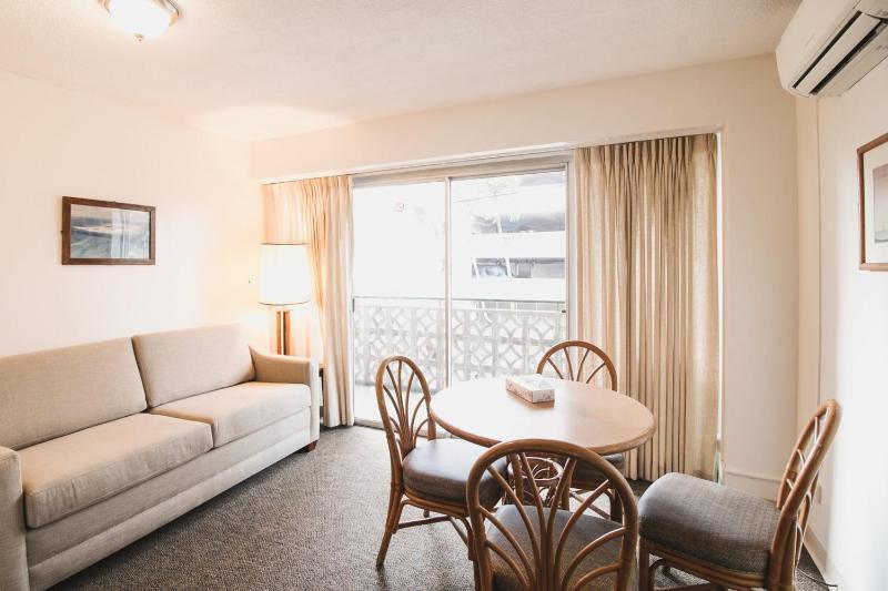 1 Bedroom Suite King and Sofa Sleeper with Full Kitchen image 3