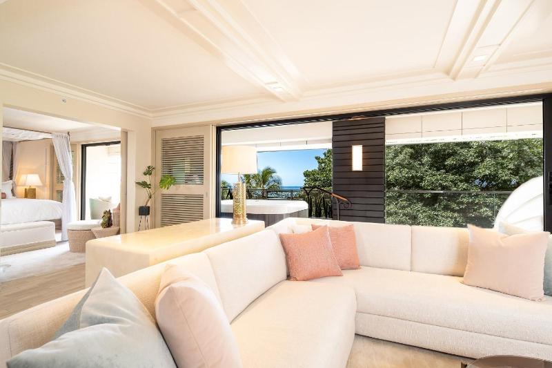 Beach View Ruby Suite - 2 Bedroom Plus Den image 3