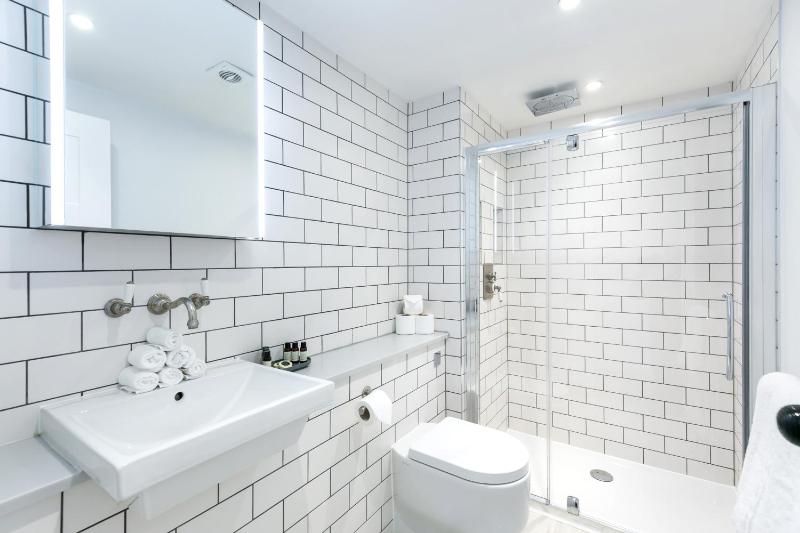 Deluxe One Bedroom Apartment with Terrace image 3