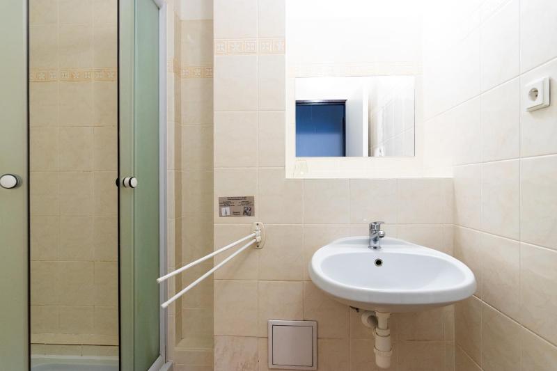 Standard Single Room image 2