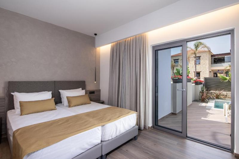 Junior Suite with Private Pool image 1