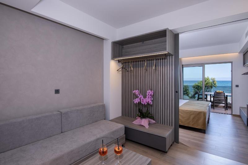 Junior Suite with Sea View image 3