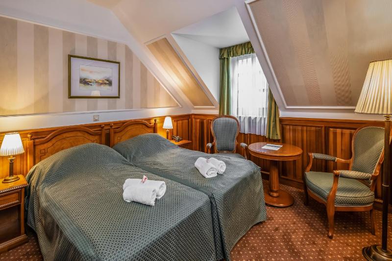 Economy Double Room image 4