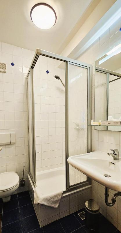 Standard Single Room image 3