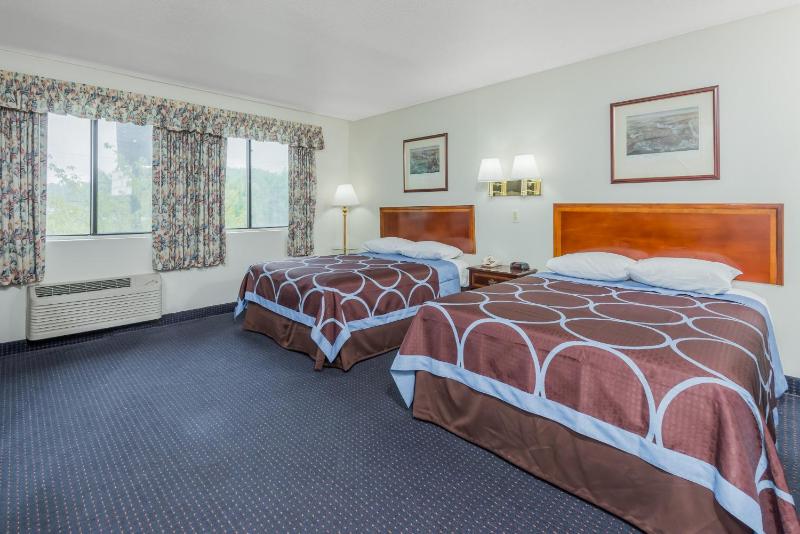 Queen Room with Two Queen Beds - Non-Smoking image 1