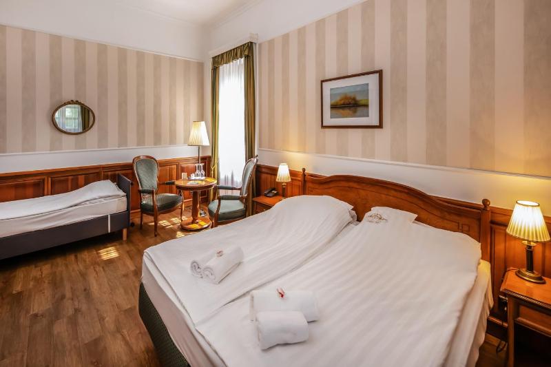 Superior Double or Twin Room image 4