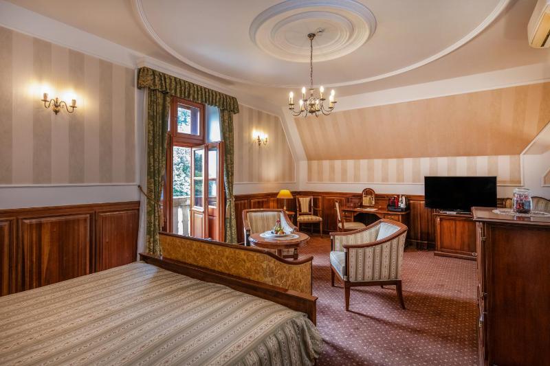Suite with Spa Bath image 1