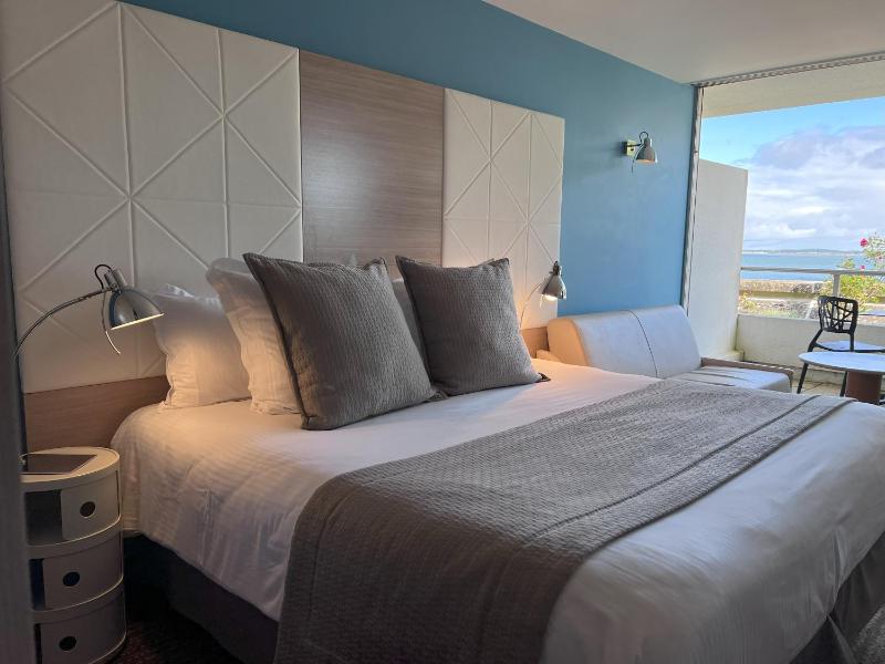 Superior Double Room with Balcony - Sea View image 1