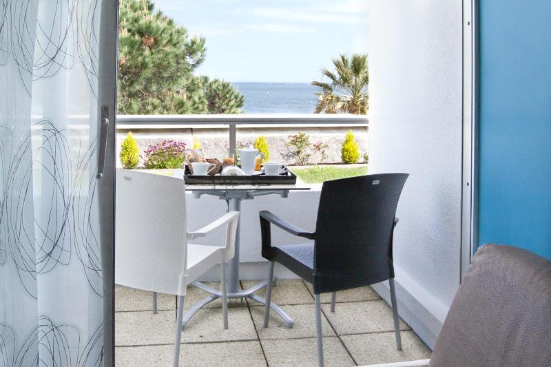 Superior Double Room with Balcony - Sea View image 2