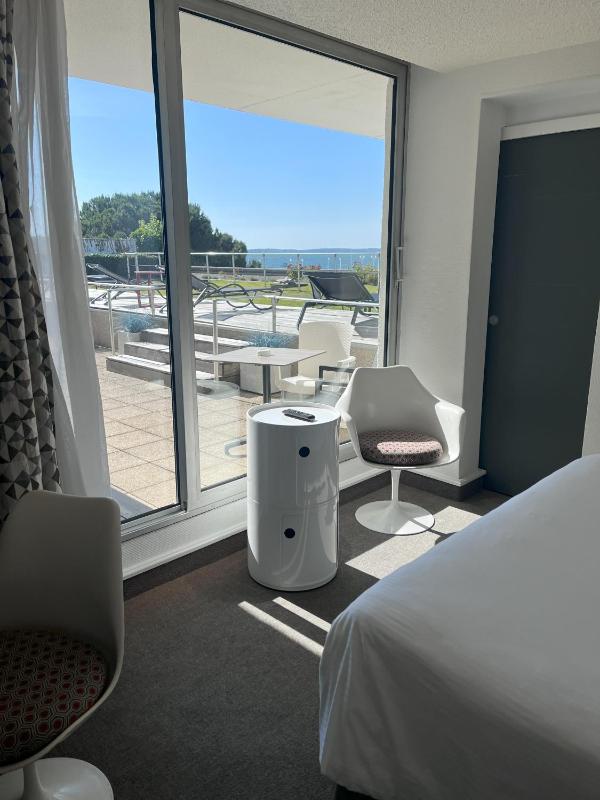 Single Room with Sea View image 3