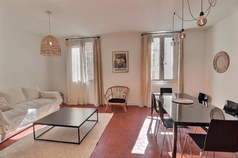 Spacious T3 in the heart of Marseille - image 10