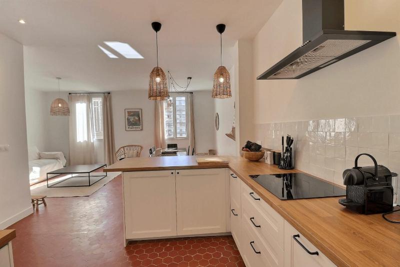 Spacious T3 in the heart of Marseille - image 2