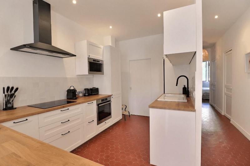 Spacious T3 in the heart of Marseille - image 12