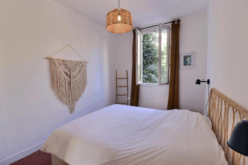 Spacious T3 in the heart of Marseille - image 6