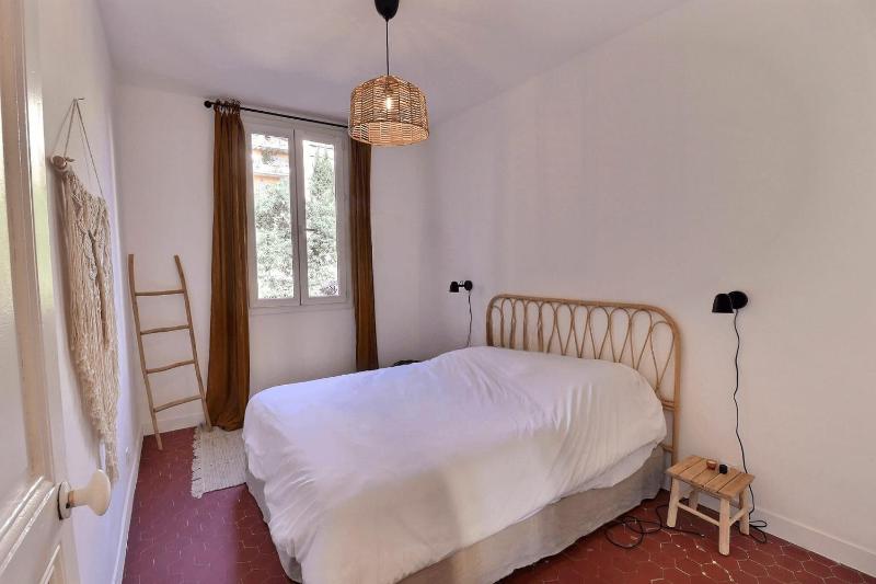 Spacious T3 in the heart of Marseille - image 16