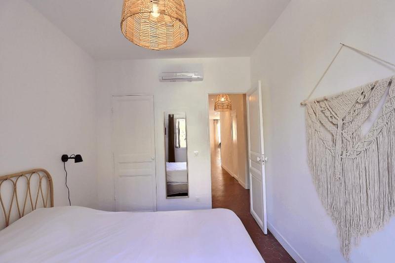 Spacious T3 in the heart of Marseille - image 11