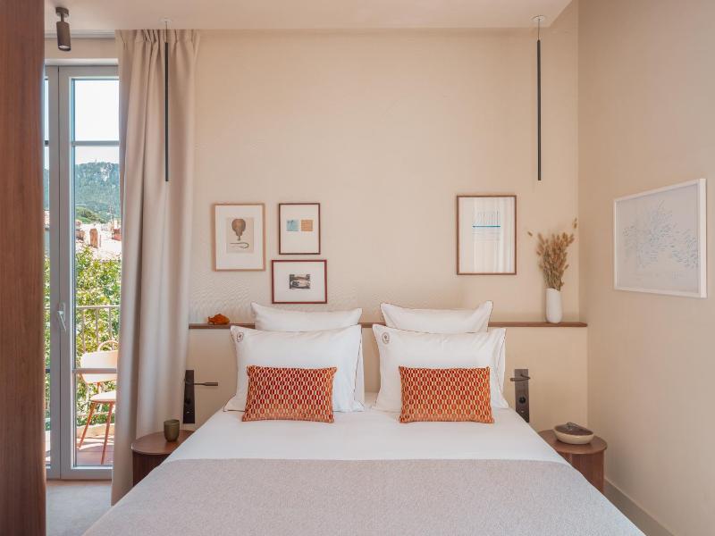 Executive Double Room with Balcony Sea View image 2