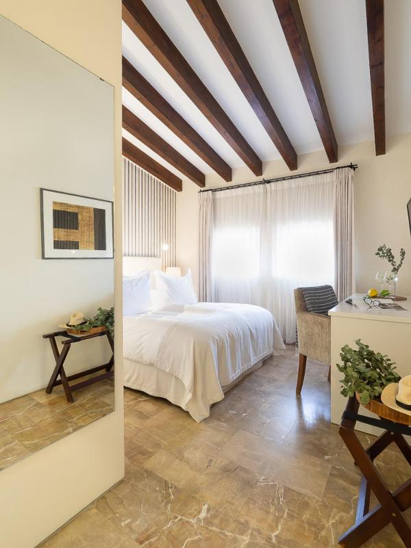 Standard Double Room image 2