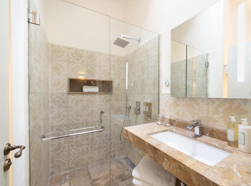 Standard Double Room image 1