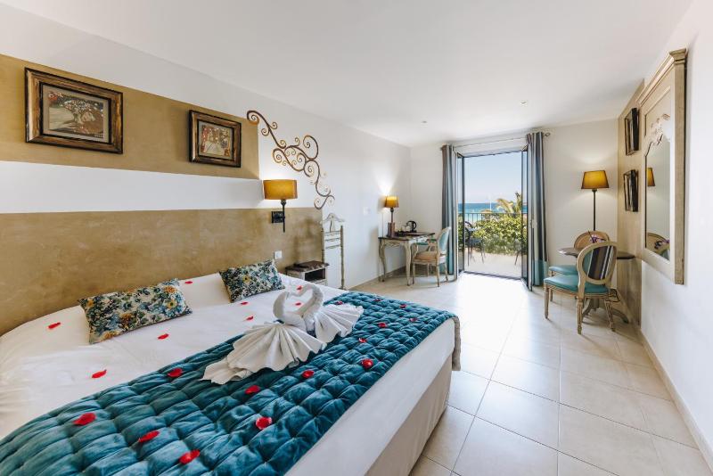 Superior Double Room with Sea View and Balcony image 1