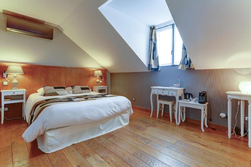 Double Room with Private Bathroom image 1