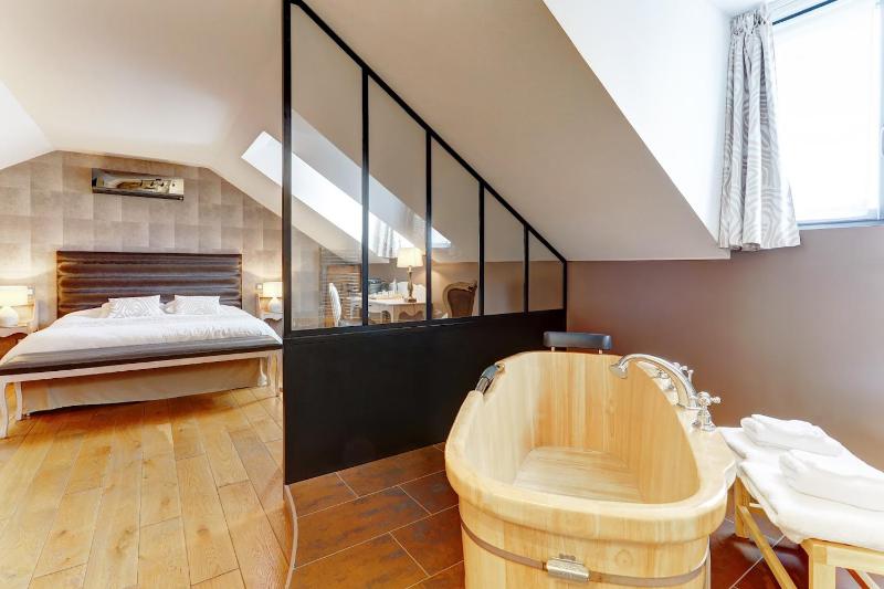 Superior King Room image 4