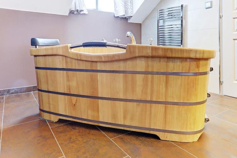 Superior King Room image 3