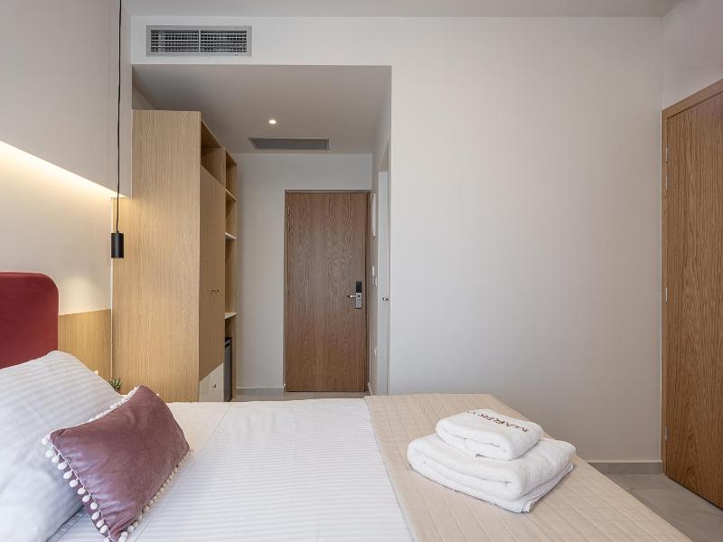 Miss Marrone City Hotel - image 38