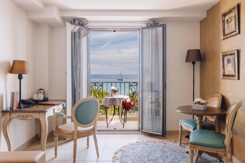Suite with Sea View and Balcony  image 3