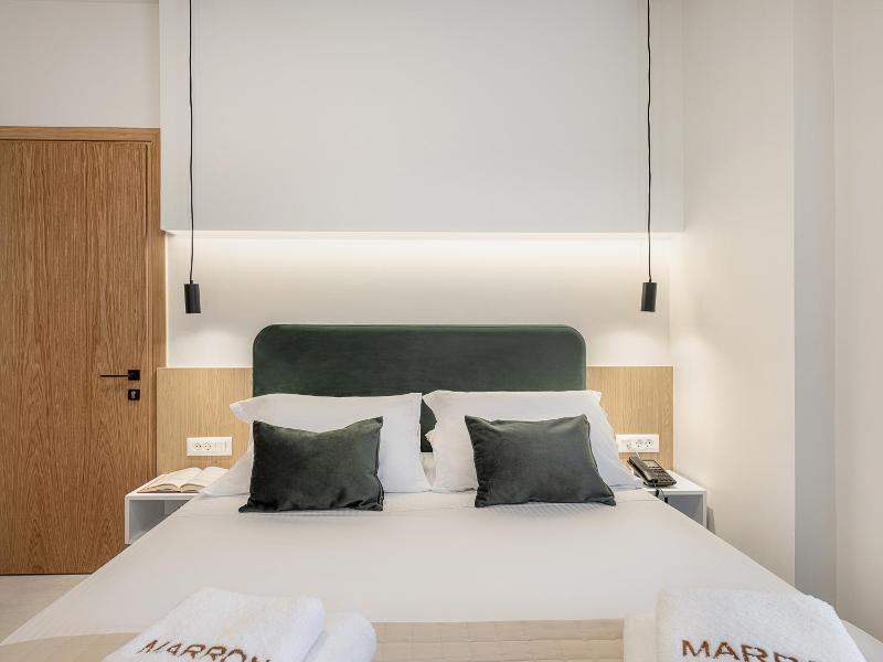 Miss Marrone City Hotel - image 33