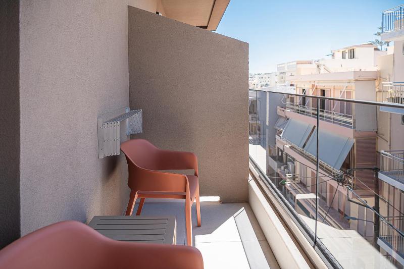 Miss Marrone City Hotel - image 3