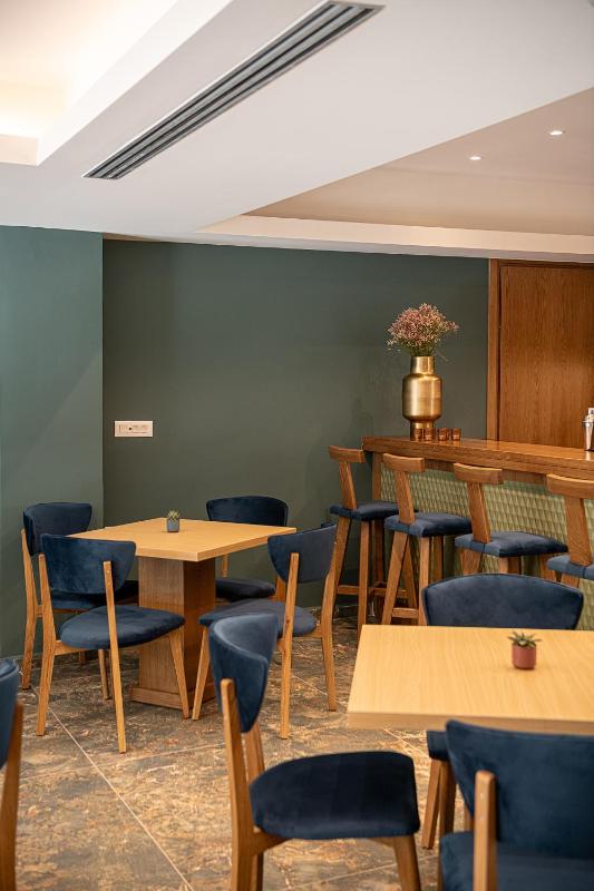 Miss Marrone City Hotel - image 24