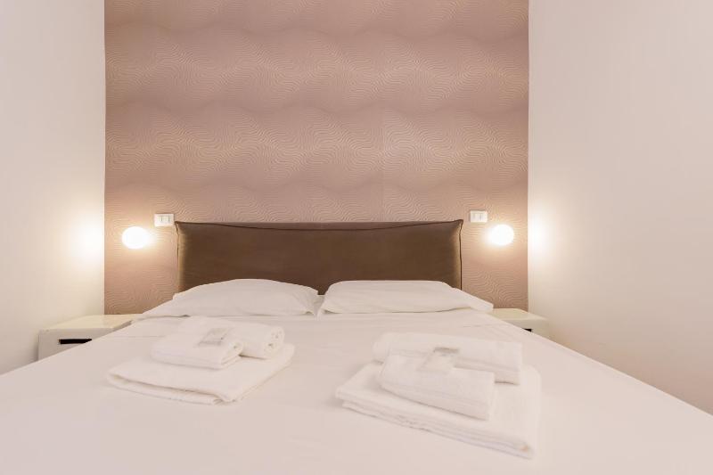 Deluxe Triple Room image 3