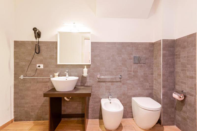 Deluxe Triple Room image 2