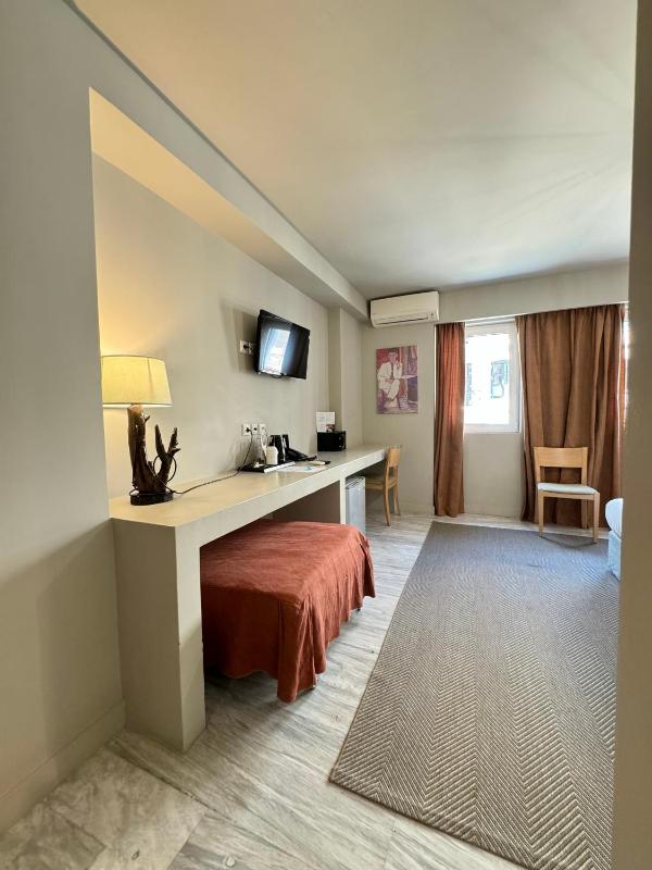 Superior One-Bedroom Apartment image 3