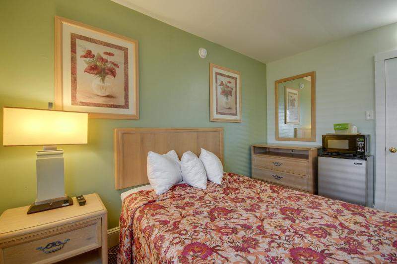 Standard Double Room image 3