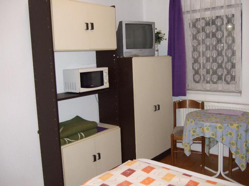Single Room with Private Bathroom image 4