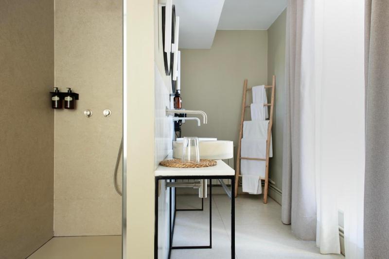 Double Room image 4