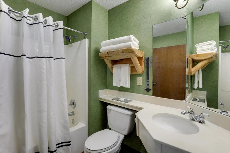 Deluxe Queen Room with Two Queen Beds image 2