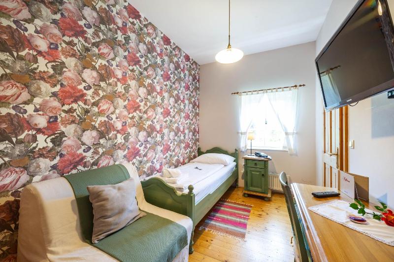 Single Room with Bathroom image 1