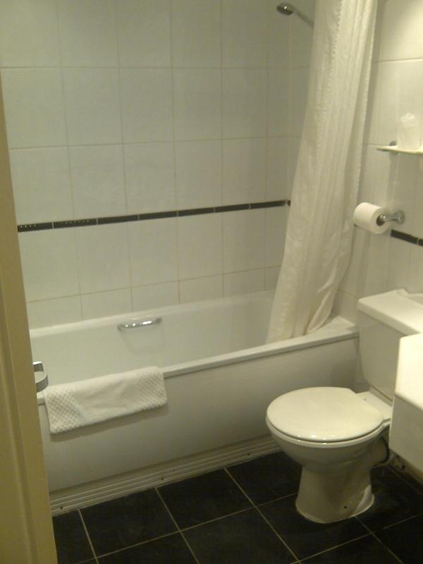 Triple Room Ensuite image 3
