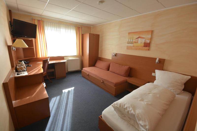 Single Room image 3
