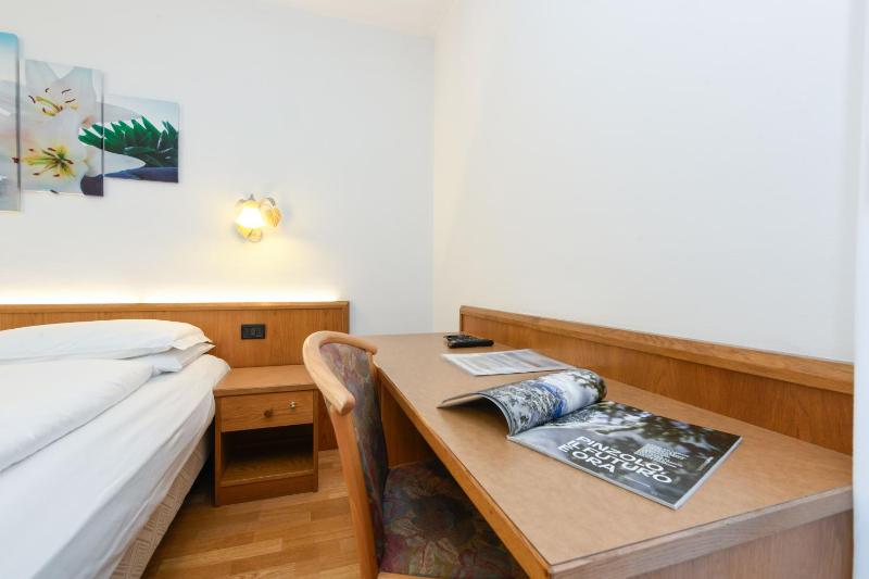 Double or Twin Room image 3