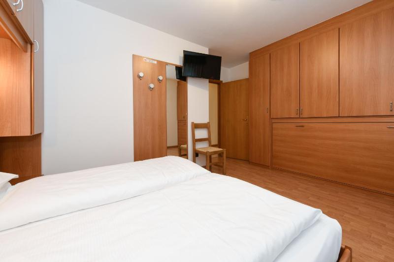 One-Bedroom Apartment image 1